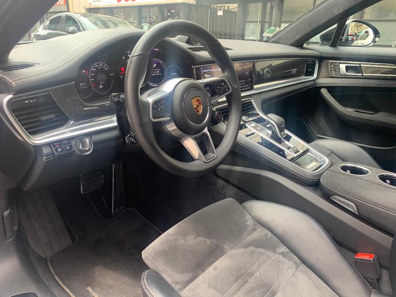Porsche Panamera • 2019 • 10,000 km 2