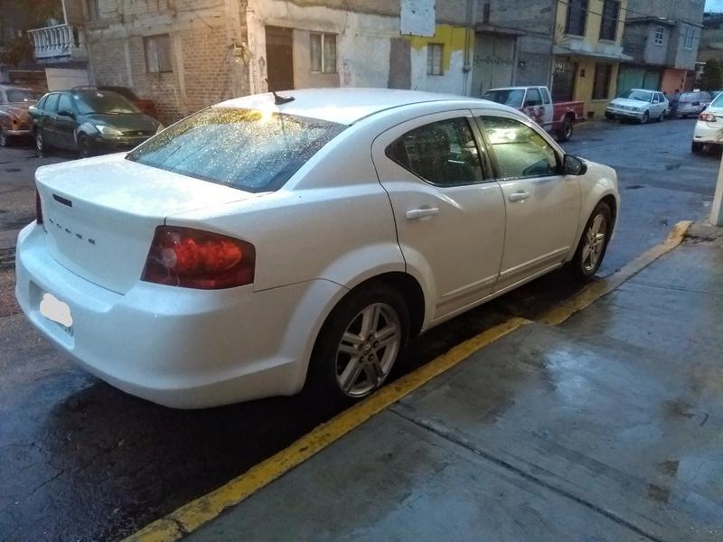 Dodge Avenger • 2012 • 136,000 km 2