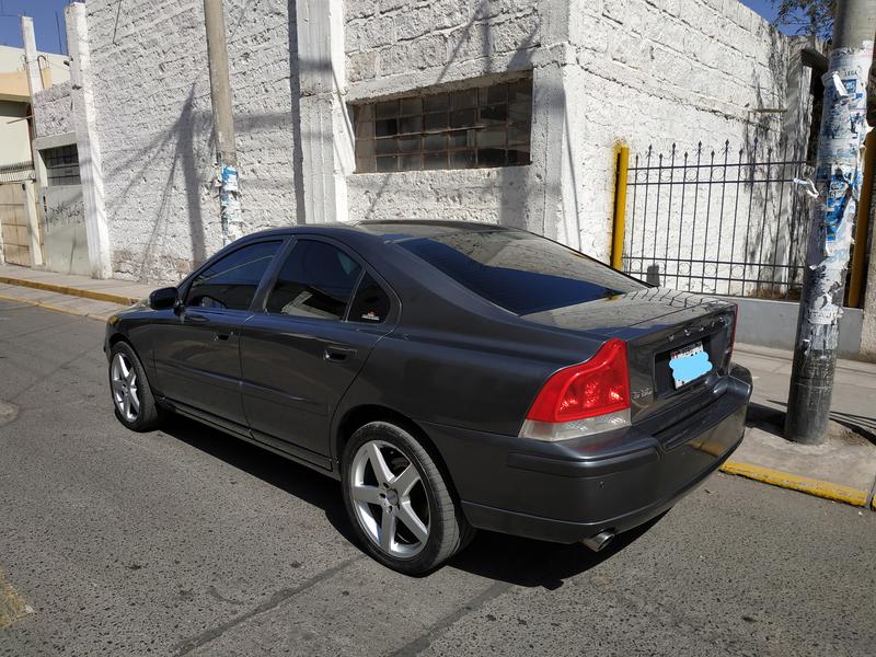 Volvo S60 • 2009 • 58,000 km 3