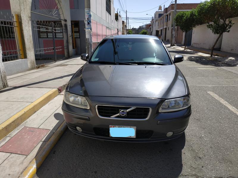 Volvo S60 • 2009 • 58,000 km 1