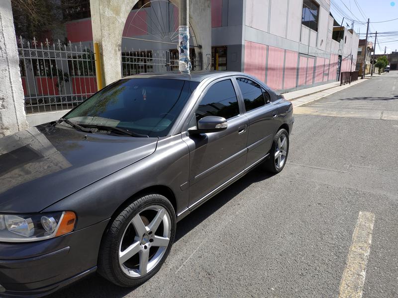 Volvo S60 • 2009 • 58,000 km 4