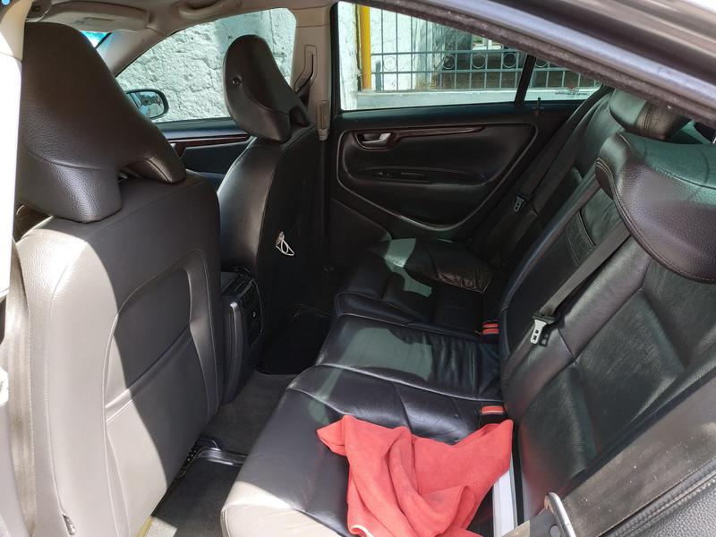 Volvo S60 • 2009 • 58,000 km 6