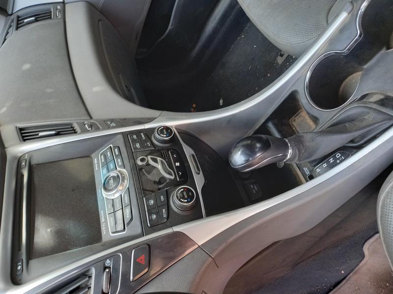 Hyundai Sonata • 2011 • 98,000 km 3