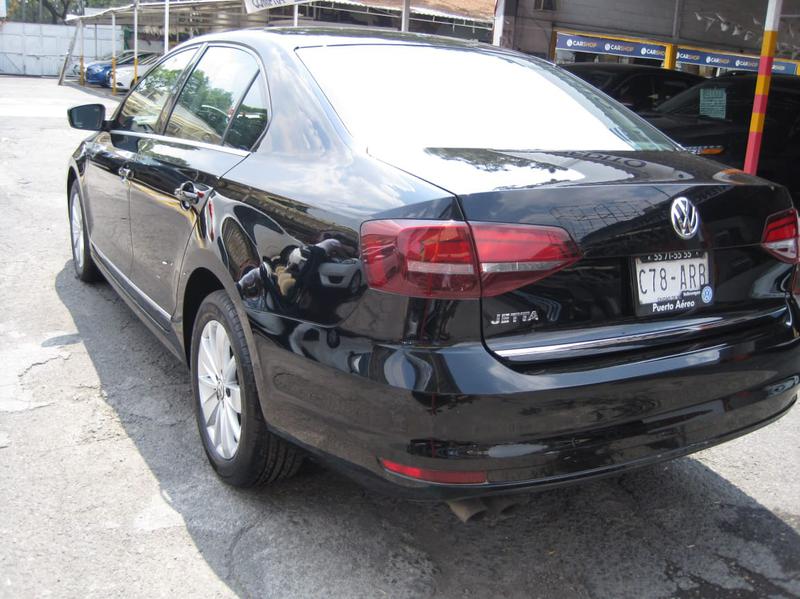 Volkswagen Jetta • 2017 • 45,000 km 12