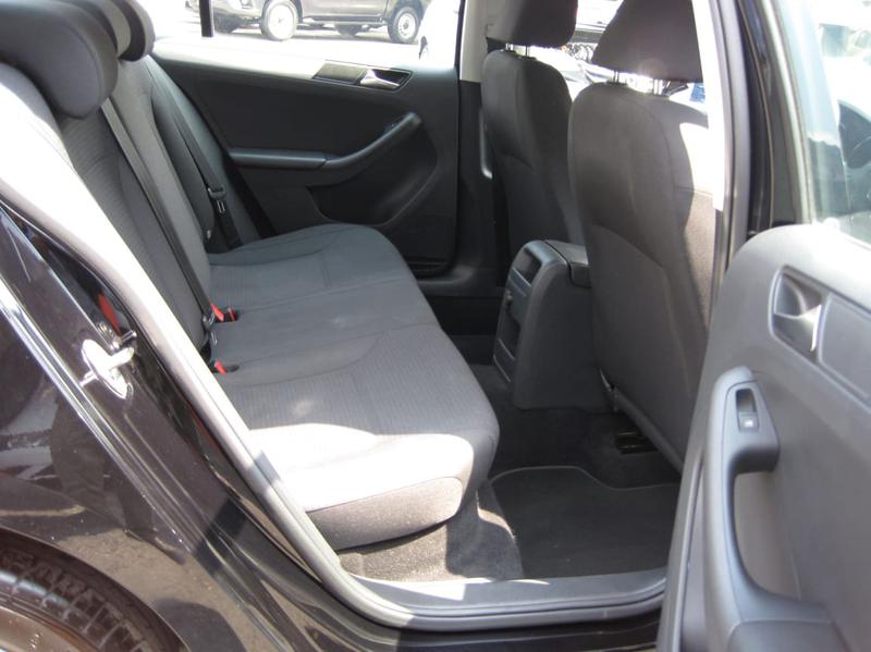 Volkswagen Jetta • 2017 • 45,000 km 13