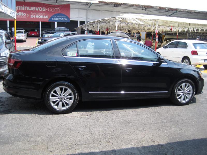 Volkswagen Jetta • 2017 • 45,000 km 4