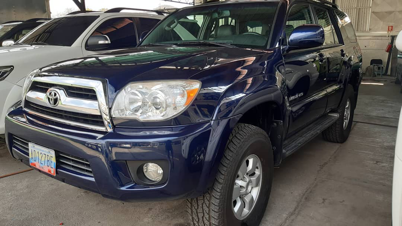 Toyota 4 Runner Limited • 2007 • 99,000 km 15