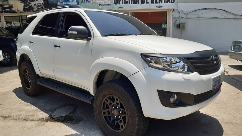 Toyota Fortuner • 2017 • 34,000 km 1