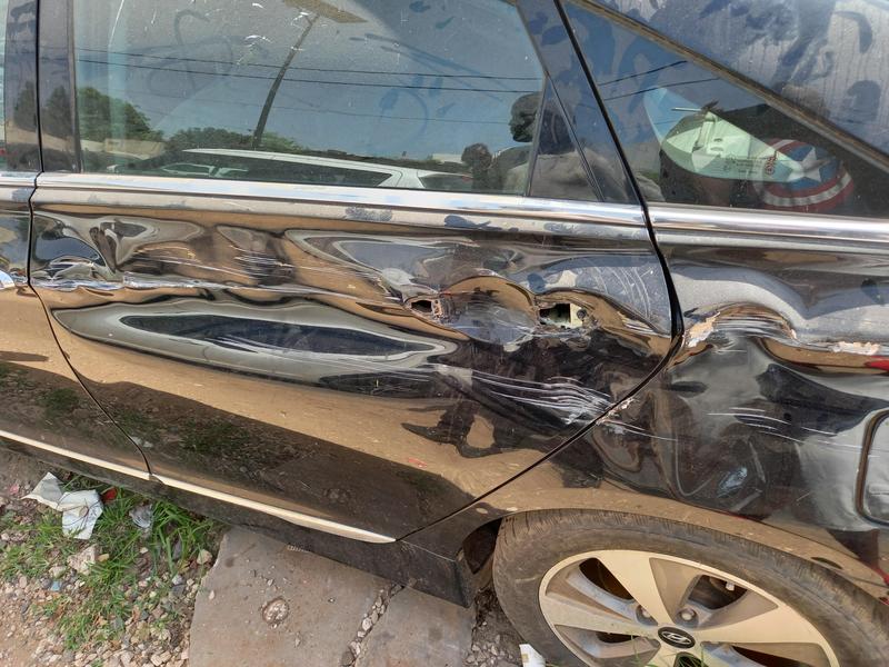 Hyundai Sonata • 2011 • 98,000 km 4