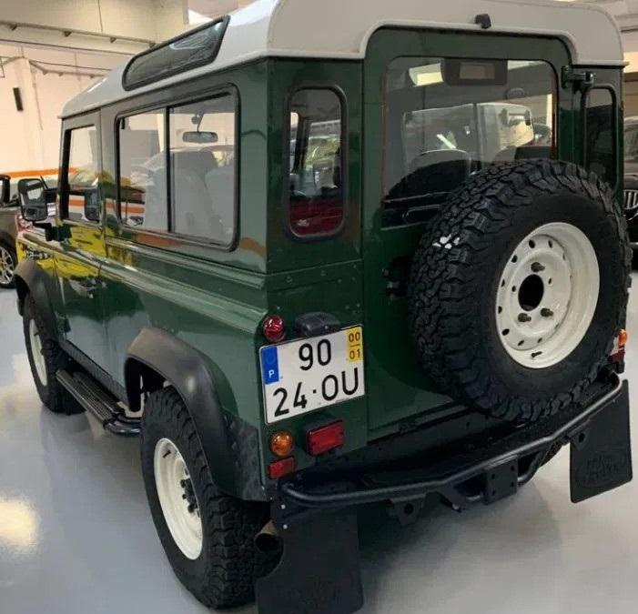 Land Rover Defender • 2000 • 120,000 km 3
