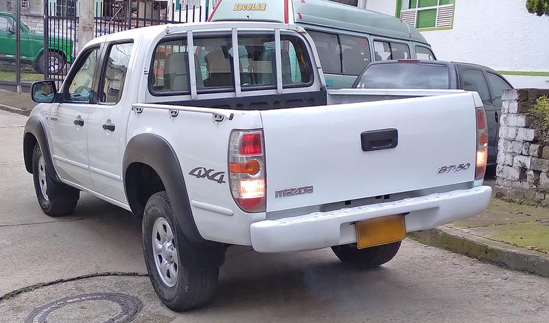 Mazda BT • 2013 • 195,000 km 4