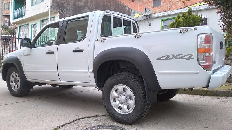 Mazda BT • 2013 • 195,000 km 2