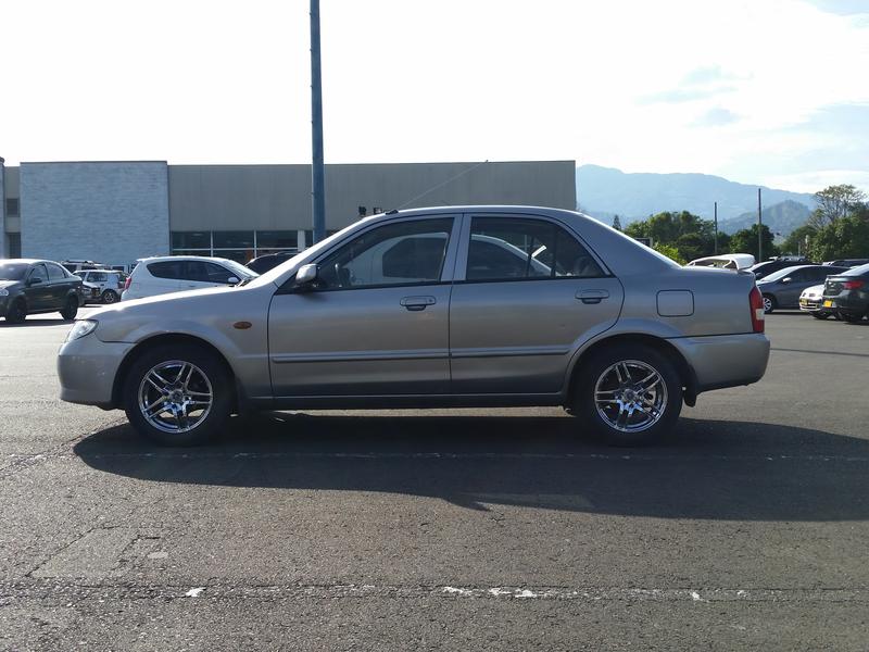 Mazda 121 • 2003 • 145,000 km 12