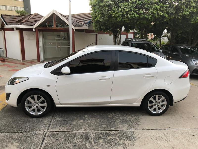 Mazda 2 • 2014 • 59,000 km 7