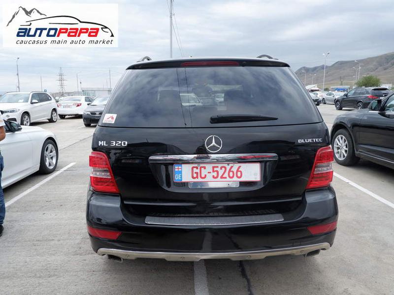 Mercedes-Benz GL • 2009 • 165,000 km 10