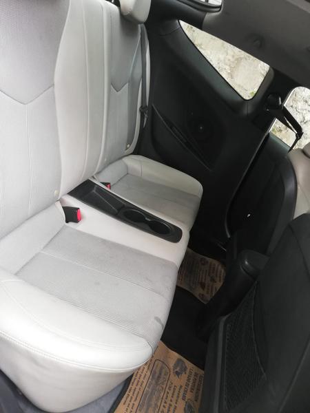 Hyundai Veloster • 2013 • 69,000 km 8