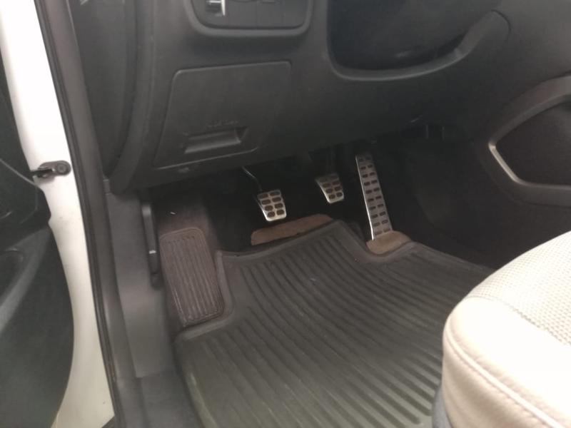 Hyundai Veloster • 2013 • 69,000 km 2