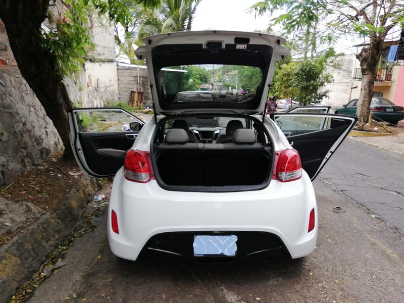 Hyundai Veloster • 2013 • 69,000 km 7
