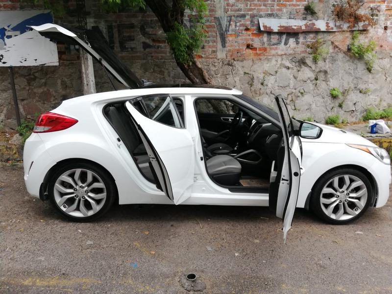 Hyundai Veloster • 2013 • 69,000 km 10