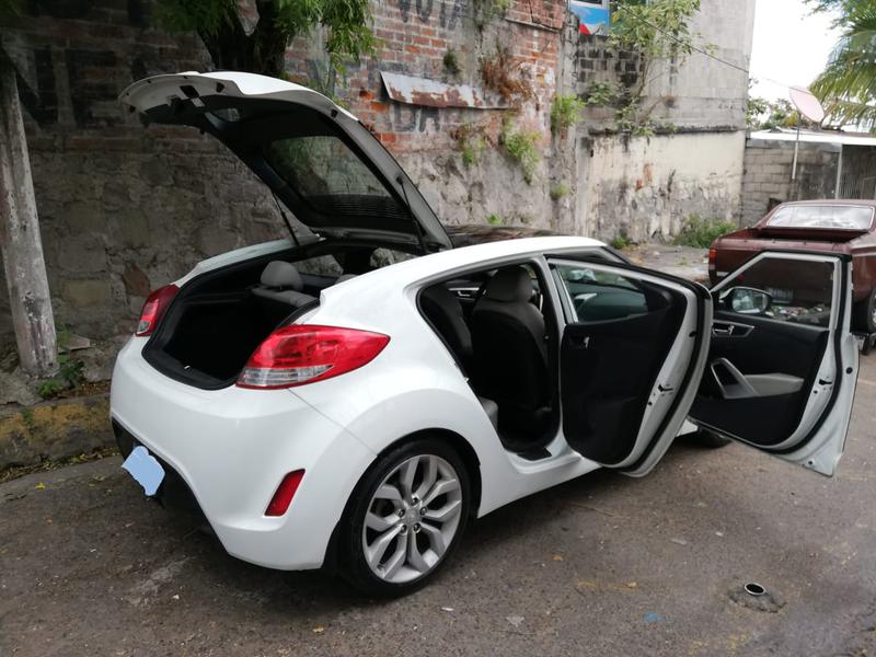 Hyundai Veloster • 2013 • 69,000 km 13
