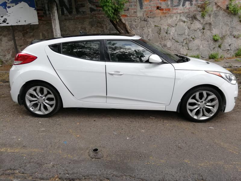 Hyundai Veloster • 2013 • 69,000 km 9