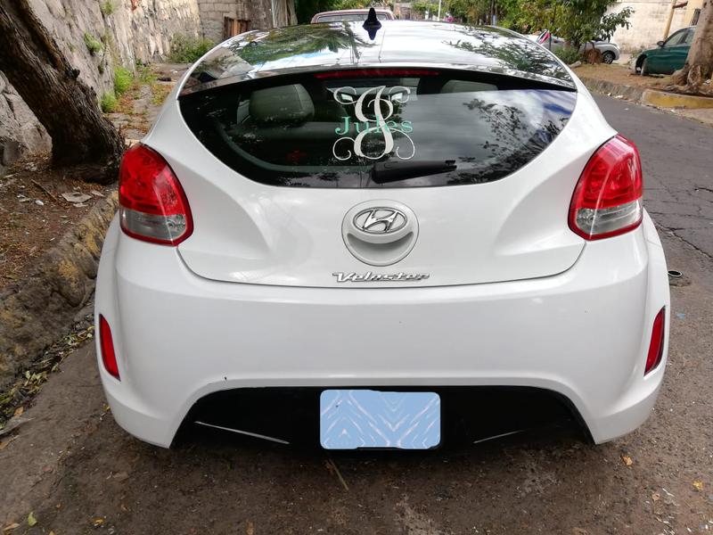 Hyundai Veloster • 2013 • 69,000 km 12