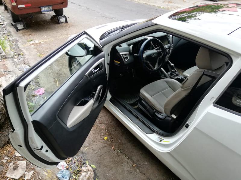Hyundai Veloster • 2013 • 69,000 km 15