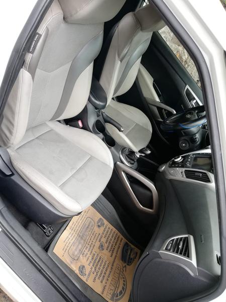Hyundai Veloster • 2013 • 69,000 km 5
