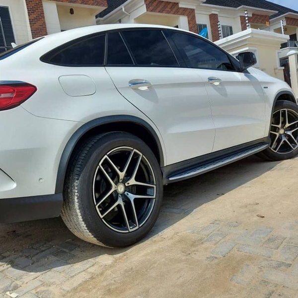 Mercedes-Benz GLE • 2019 • 13,584 km 5