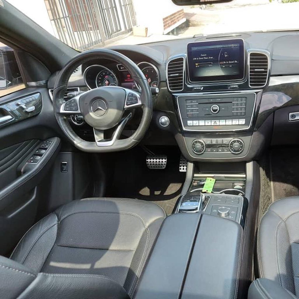 Mercedes-Benz GLE • 2019 • 13,584 km 1