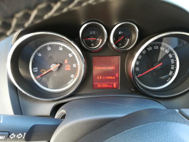 Opel Astra • 2011 • 253,000 km 4