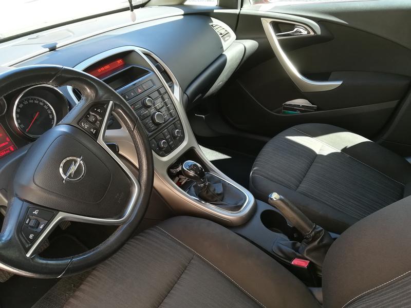 Opel Astra • 2011 • 253,000 km 2