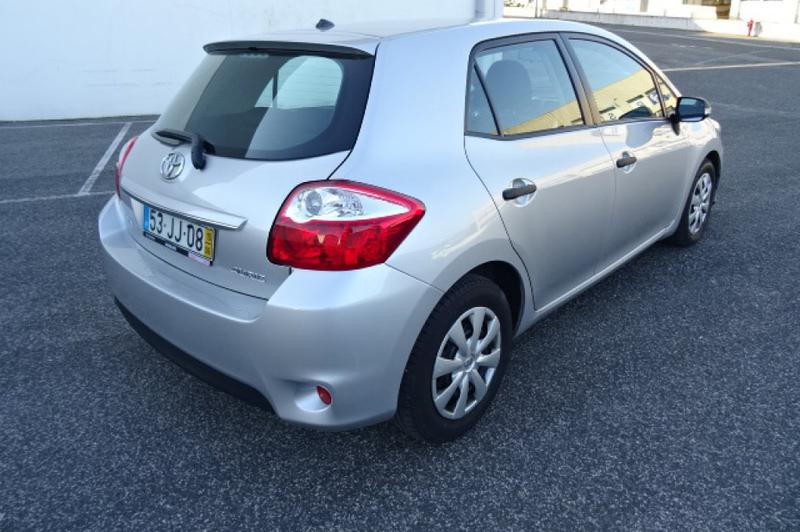 Toyota Auris • 2010 • 32,670 km 2