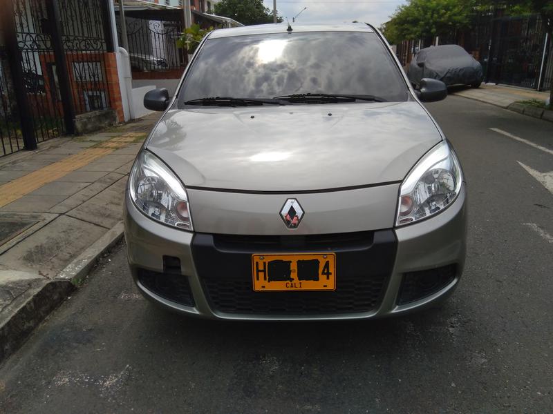 Renault Sandero • 2013 • 101,000 km 2