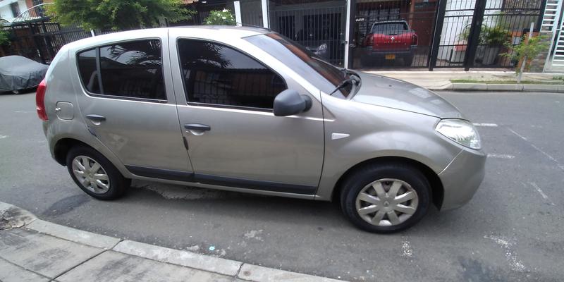 Renault Sandero • 2013 • 101,000 km 3