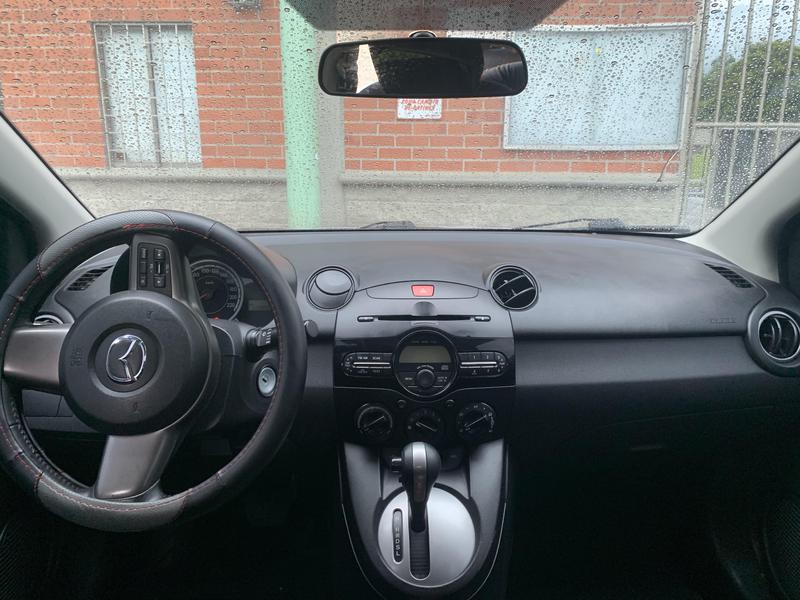 Mazda 2 • 2014 • 66,000 km 2