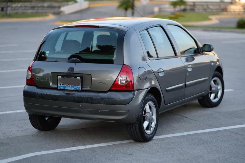 Renault Clio • 2003 • 137,000 km 3