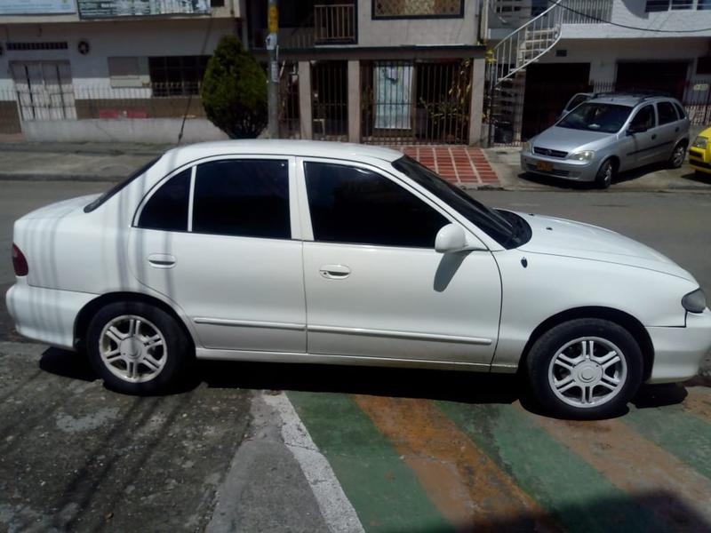 Hyundai Accent • 1998 • 356,000 km 4