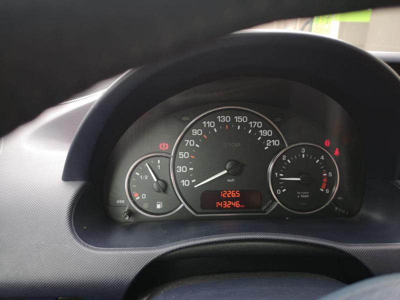 Peugeot 1007 • 2008 • 143,245 km 1