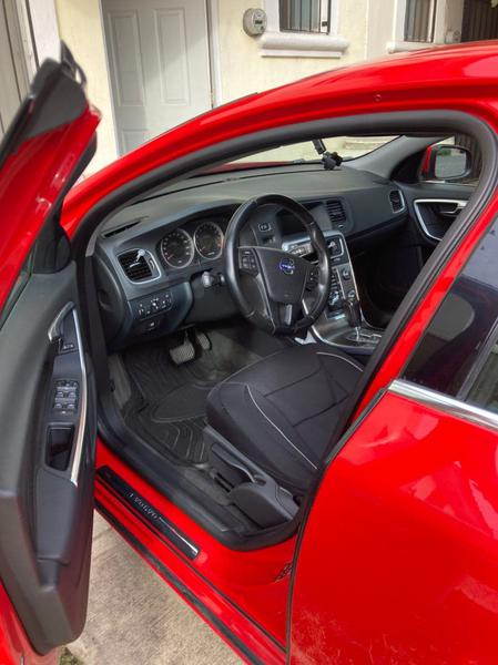 Volvo S60 • 2011 • 91,000 km 3