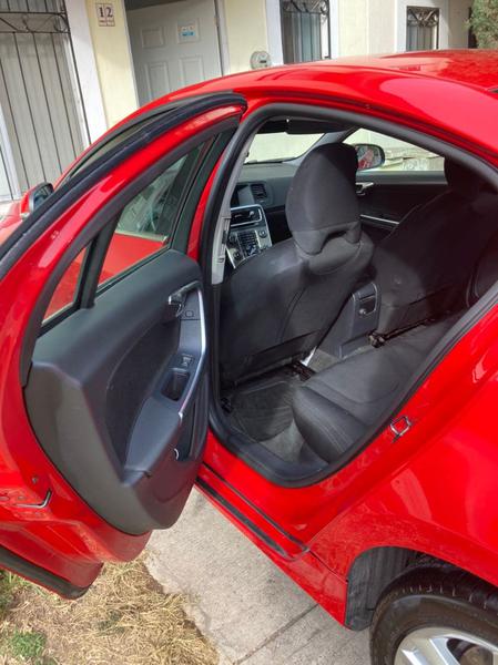 Volvo S60 • 2011 • 91,000 km 6