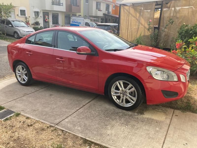 Volvo S60 • 2011 • 91,000 km 5