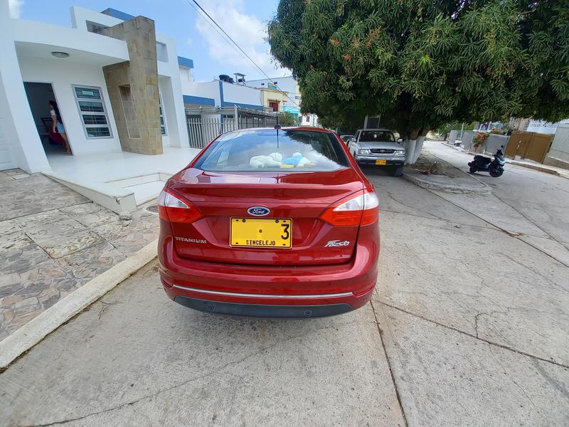 Ford Fiesta • 2014 • 47,500 km 10