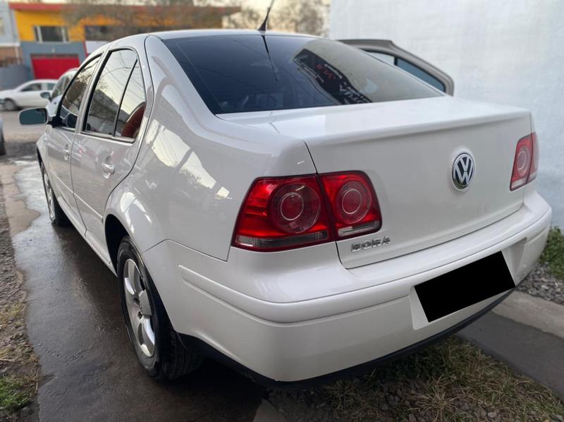 Volkswagen Bora • 2011 • 115,000 km 2