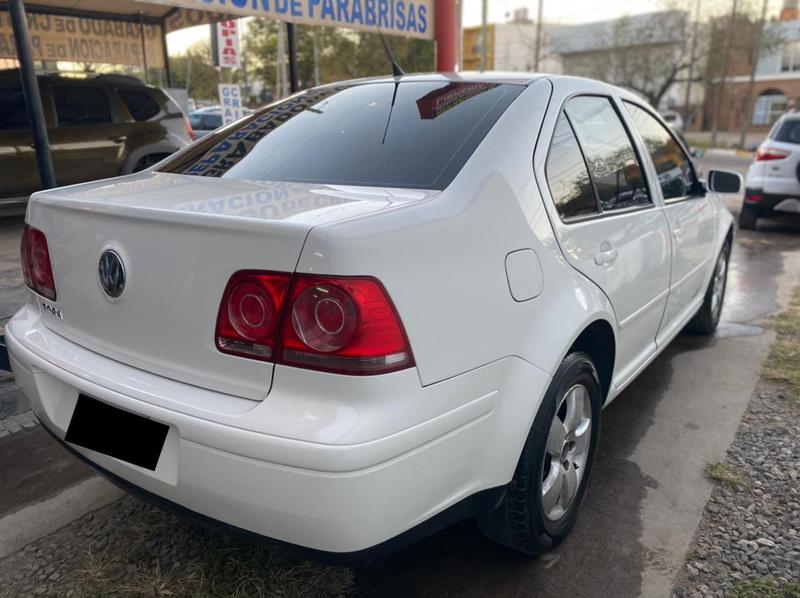 Volkswagen Bora • 2011 • 115,000 km 1