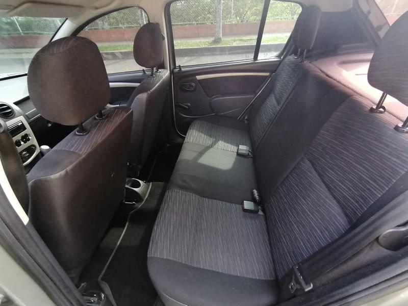 Renault Sandero • 2012 • 95,000 km 3