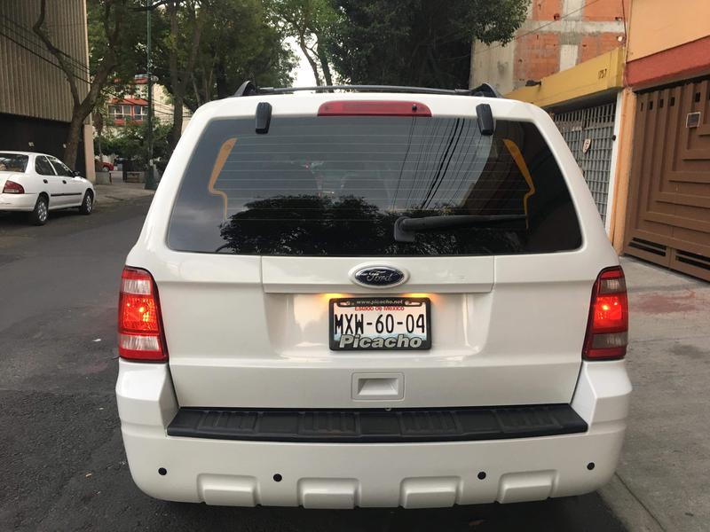 Ford Escape • 2010 • 140 km 3