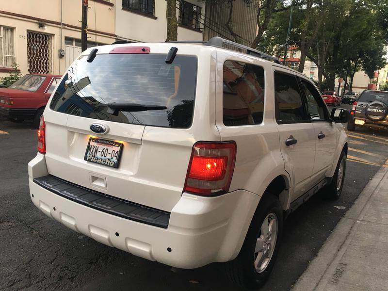 Ford Escape • 2010 • 140 km 5