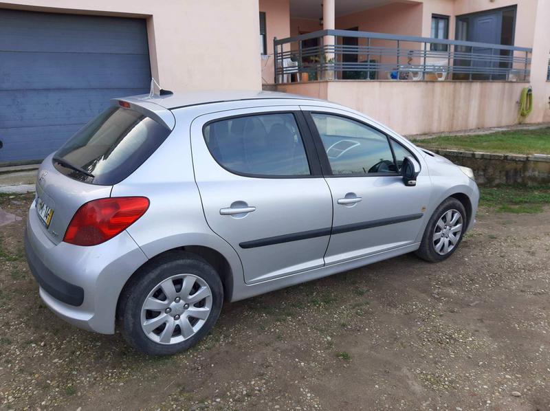Peugeot 207 • 2009 • 155,000 km 3