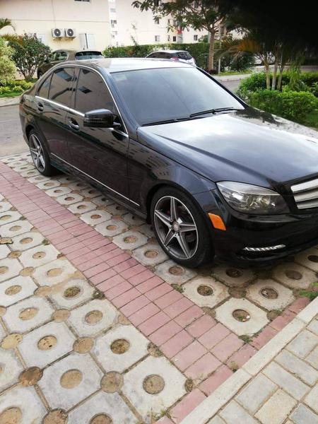 Mercedes-Benz  • 2013 • 53,000 km 3